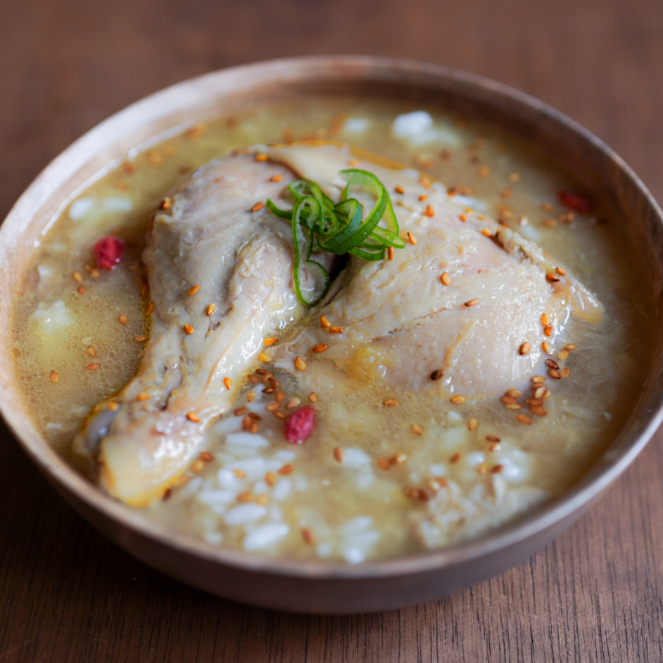 【定期便】非常食： 骨付き鶏もも肉が入った鶏白湯雑炊