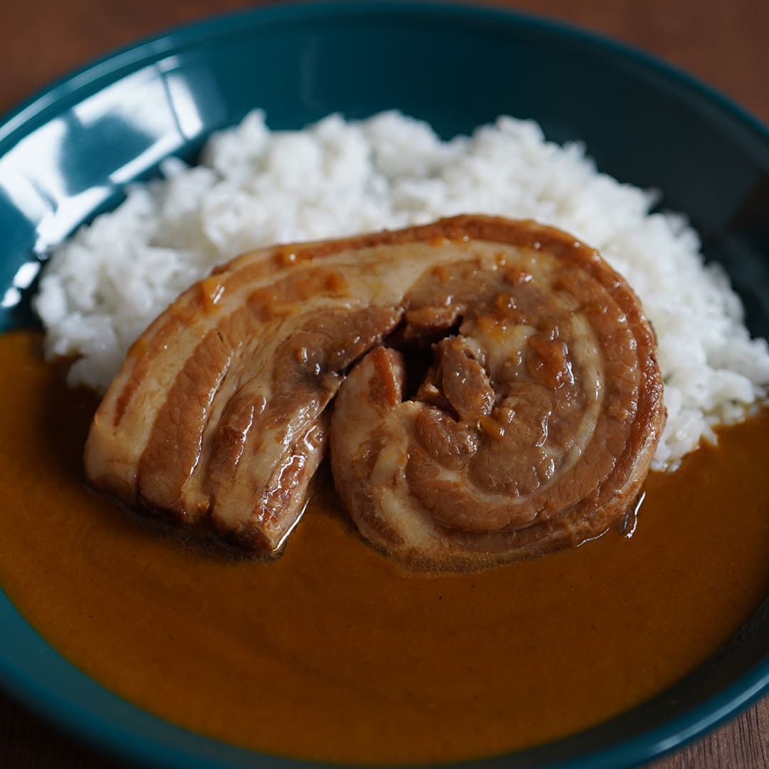 味変カレースパイス体験と贅沢厚切りチャーシューのカレー